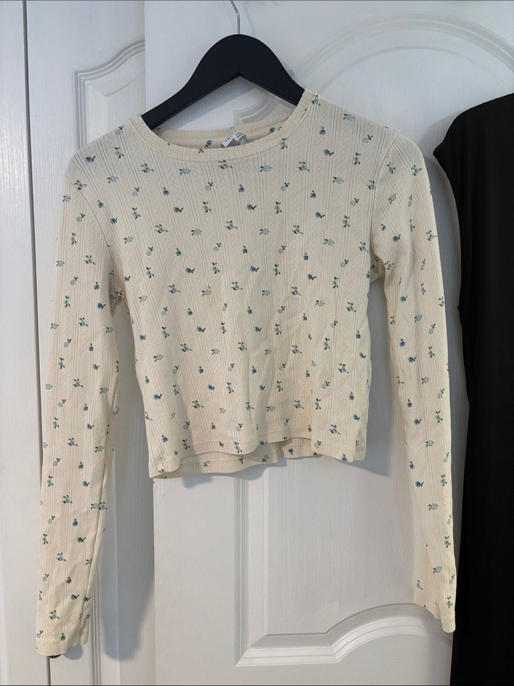Cream Floral Ribbed Long-Sleeve Crop Top
